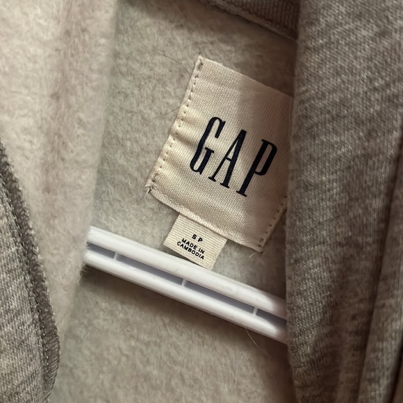 GAP sweater - Picture 2 of 2